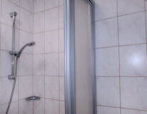 sink, plumbing fixture, shower, bathtub, indoor, tap, bathroom accessory